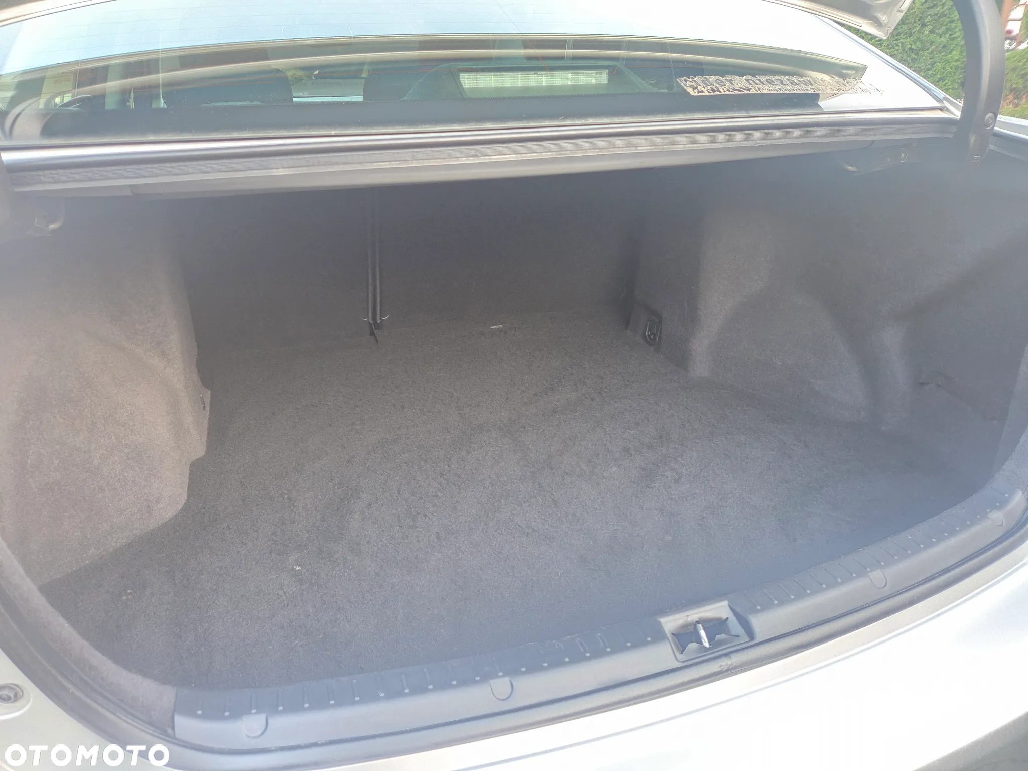Toyota Avensis 1.8 Active - 32