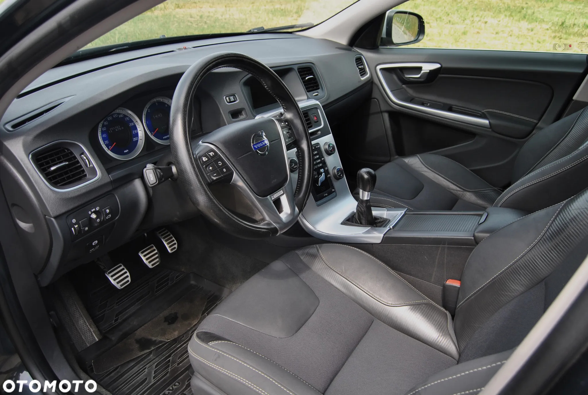 Volvo V60 D2 R-Design - 5