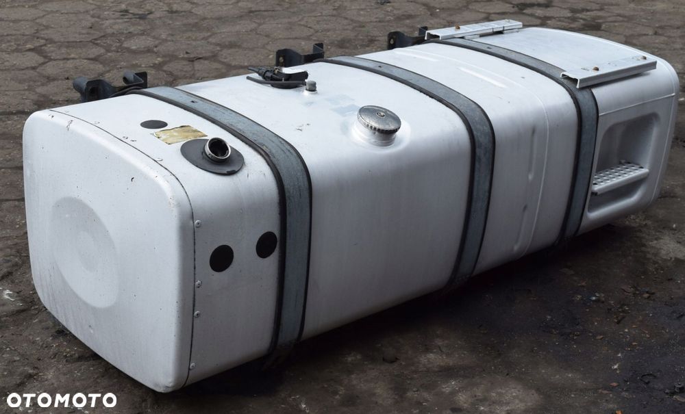 ZBIORNIK PALIWA z AdBlue MAN TGX TGS LOW DECK - 2