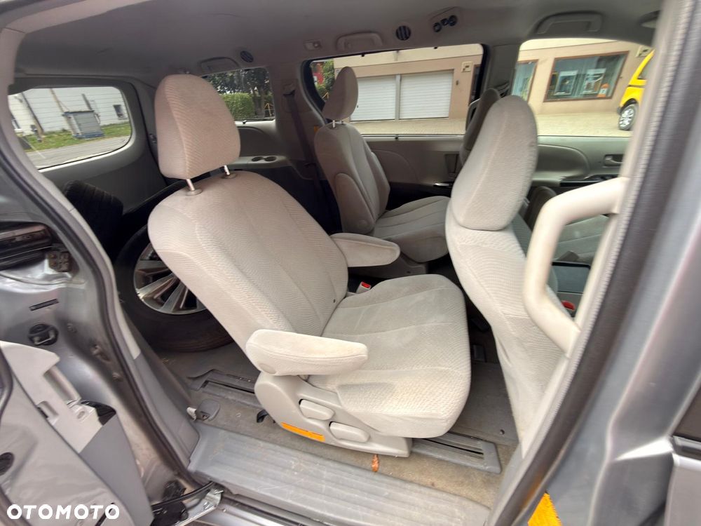 Toyota Sienna 3.5 LE AWD - 30