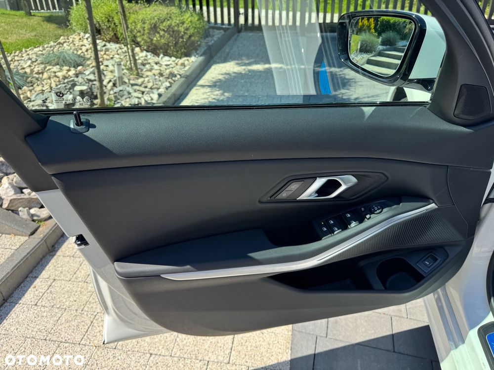 BMW Seria 3 320i M Sport - 10