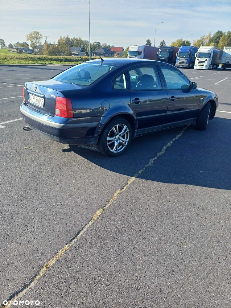 Volkswagen Passat - 4