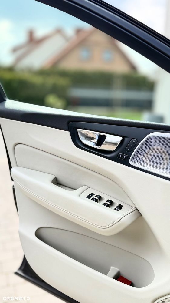 Volvo XC 60 D5 AWD Geartronic Inscription - 10