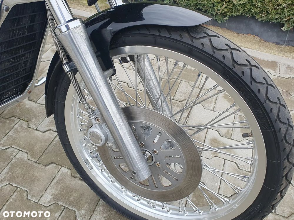 Suzuki Intruder - 17