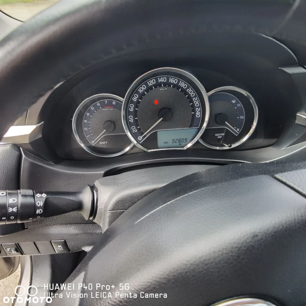 Toyota Corolla 1.6 Premium + - 9