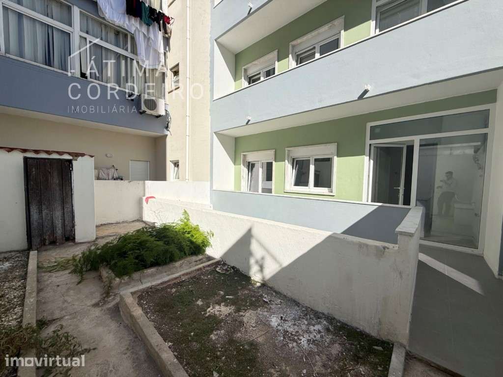 Apartamento T2 com Quintal situado na Rua Capitão Leitão. - Grande imagem: 5/16