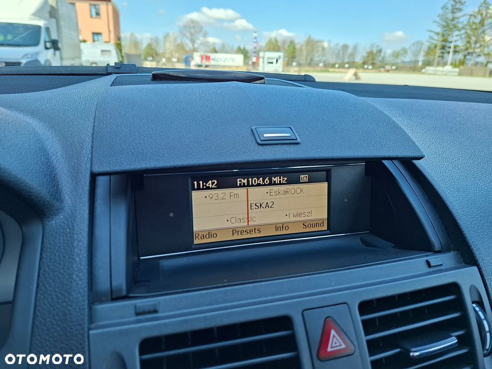 Mercedes-Benz Klasa C 180 CGI BlueEFFICIENCY Avantgarde - 31