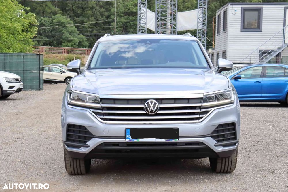Volkswagen Touareg - 1
