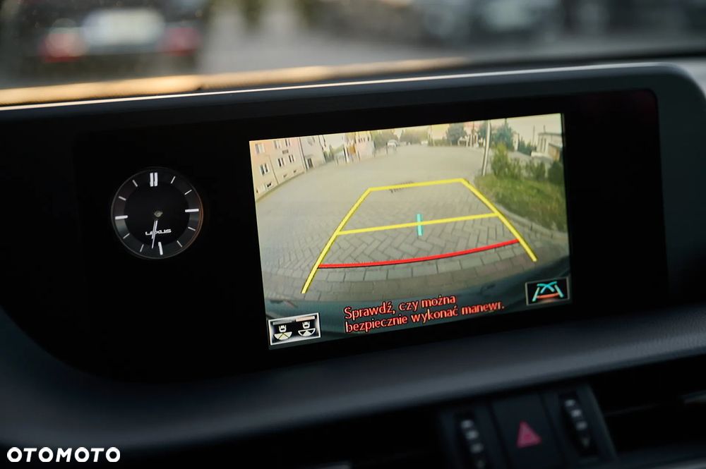 Lexus ES 300h F Sport - 30