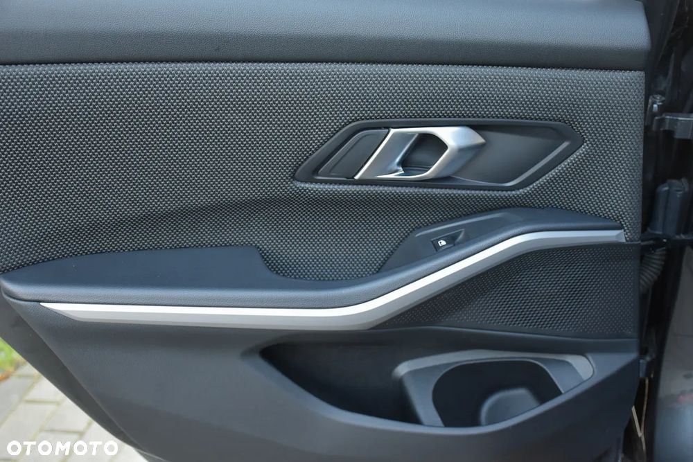 BMW Seria 3 320d Sport Line Shadow sport - 36