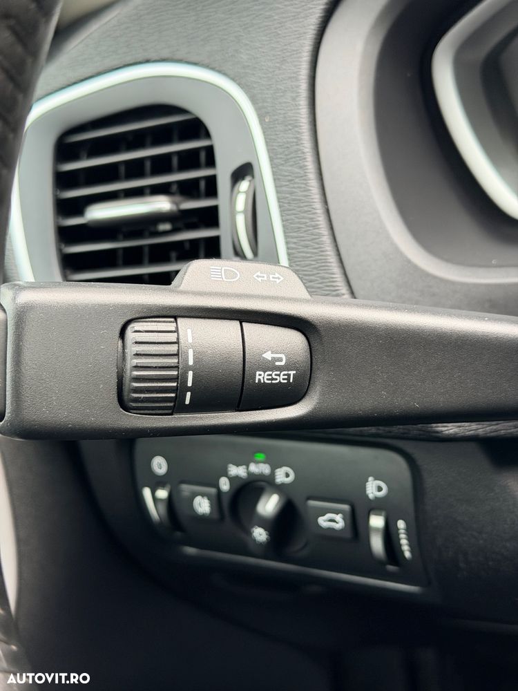 Volvo V40 D2 DRIVe Momentum - 31