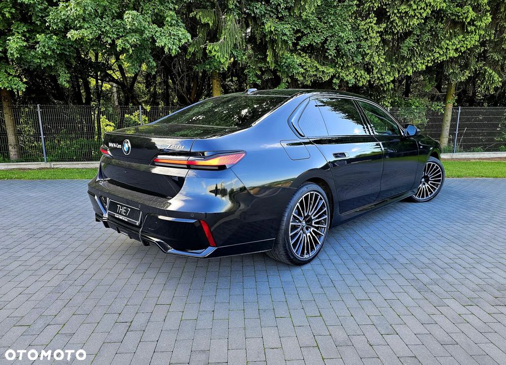BMW Seria 7 - 8