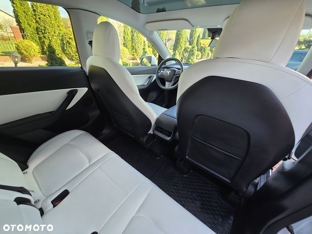 Tesla Model Y Long Range AWD - 7