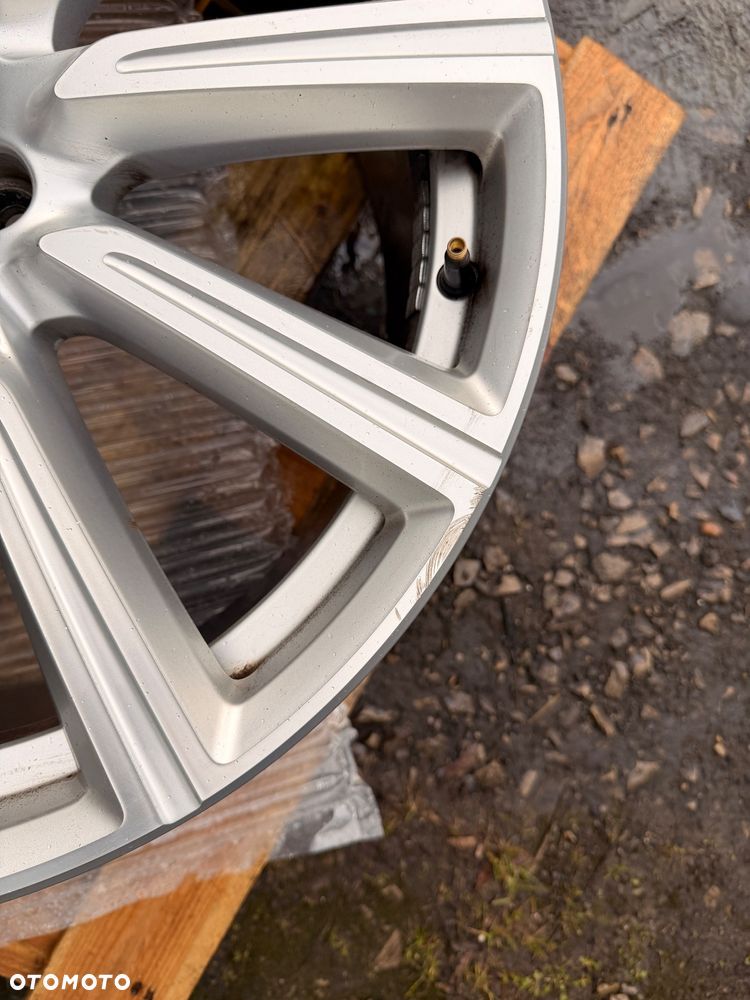 FELGA VOLVO XC90/S90/V90/XC60, 9Jx20h2 et38,5 Sprzedam jak w opisie felgę aluminiową o następujących parametrach:  Producent:VOLVO Model: XC90 II , S90, V90 31362277 - 2