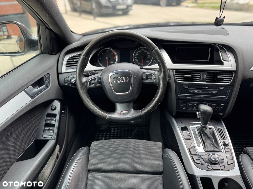 Audi A4 Limousine - 14