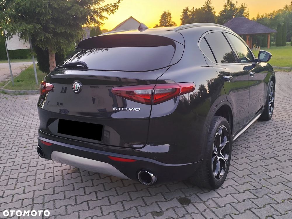 Alfa Romeo Stelvio 2.0 Turbo 16V AT8-Q4 Tributo Italiano - 3