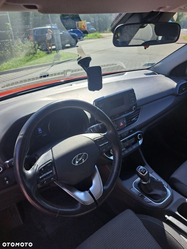 Hyundai i30 1.5 DPI Classic + - 17