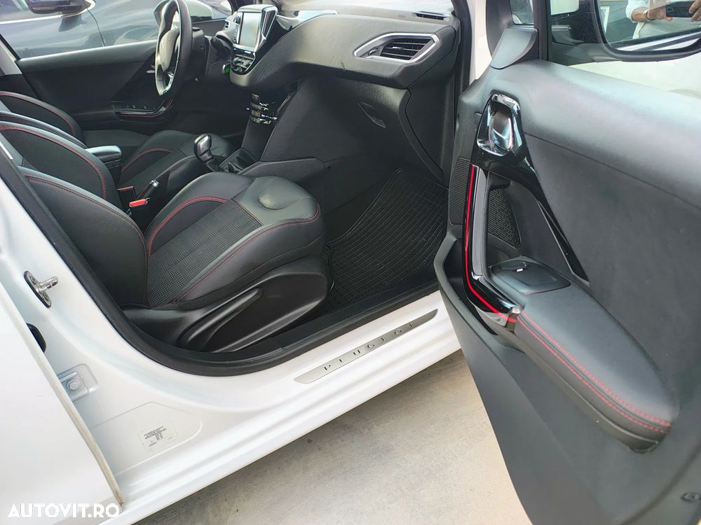 Peugeot 208 - 6