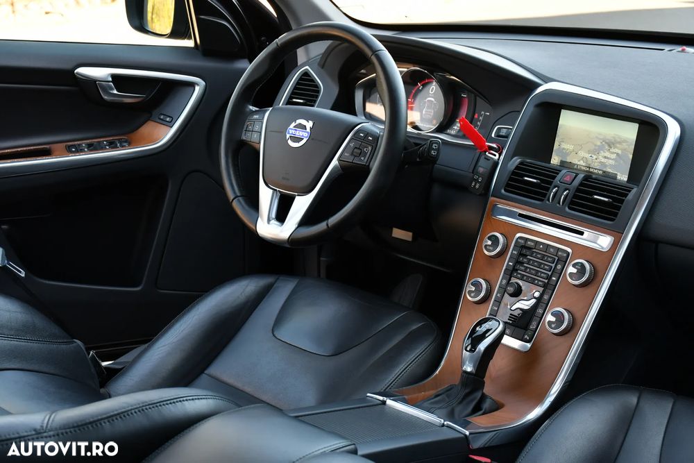 Volvo XC 60 D5 AWD Geartronic Summum - 24