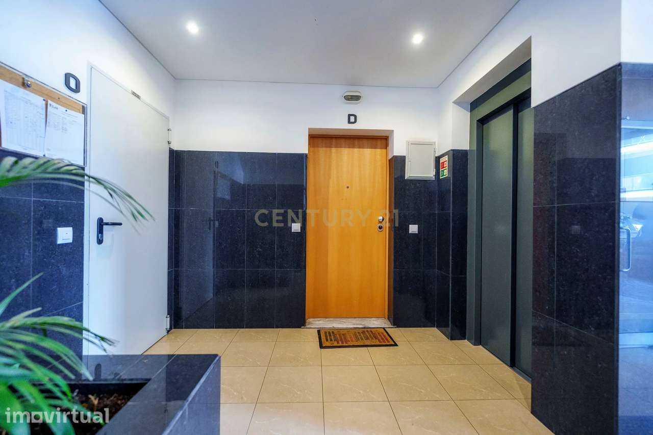 Apartamento T2 + Arrecadação | Central | Construção Recente | São Brás - Grande imagem: 2/40