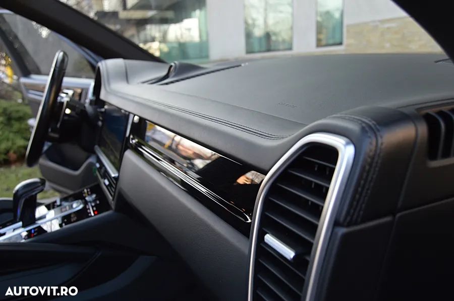 Porsche Cayenne Tiptronic S Platinum Edition - 24