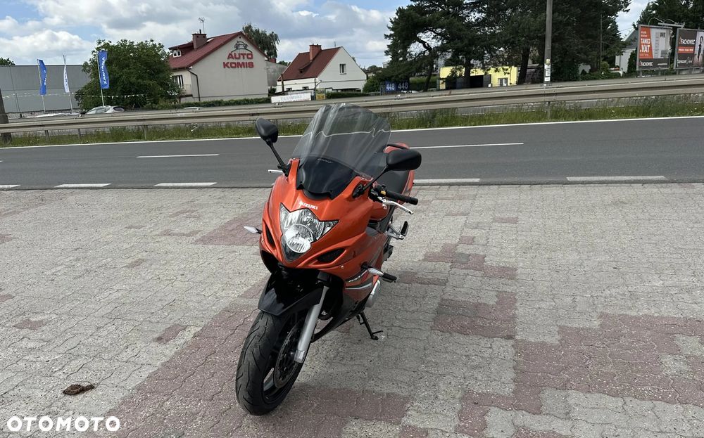 Suzuki GSX - 6