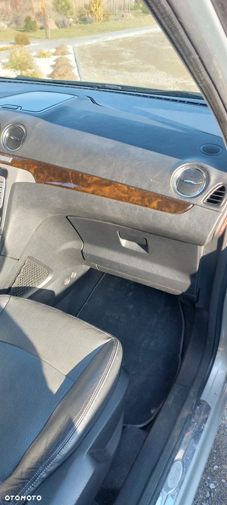 Ford Galaxy 2.2 TDCi Ghia - 23