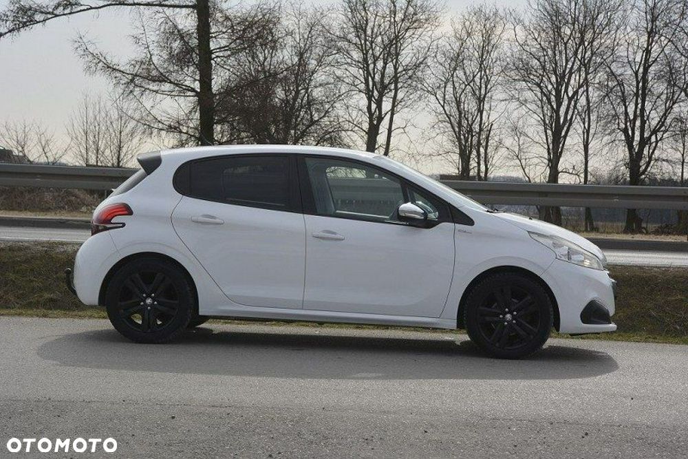 Peugeot 208 82 PureTech Style - 11