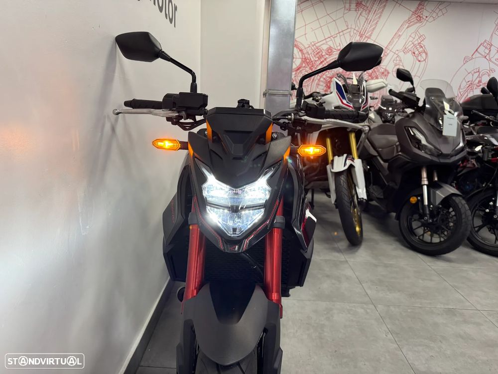 Honda CB 750 Hornet - 4