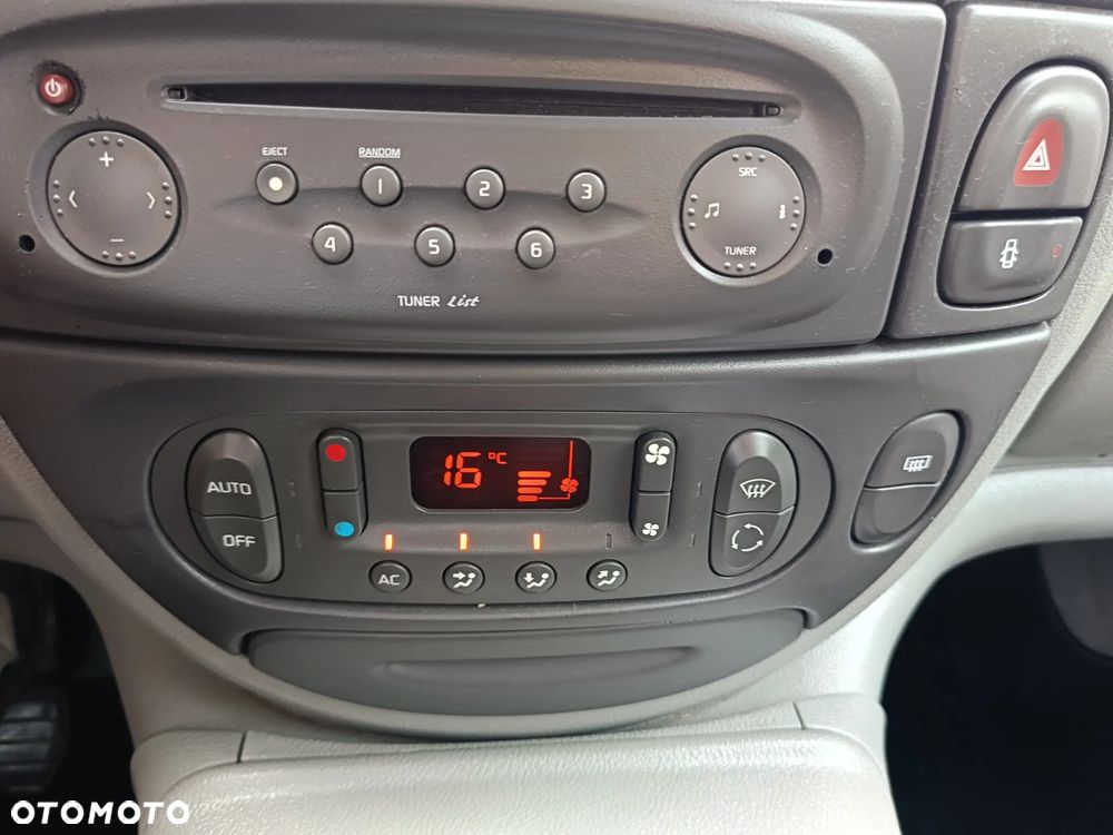 Renault Scenic - 17