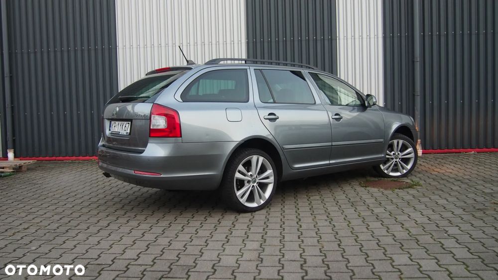 Skoda Octavia Combi 2.0 TDI DPF 4x4 DSG Elegance - 17