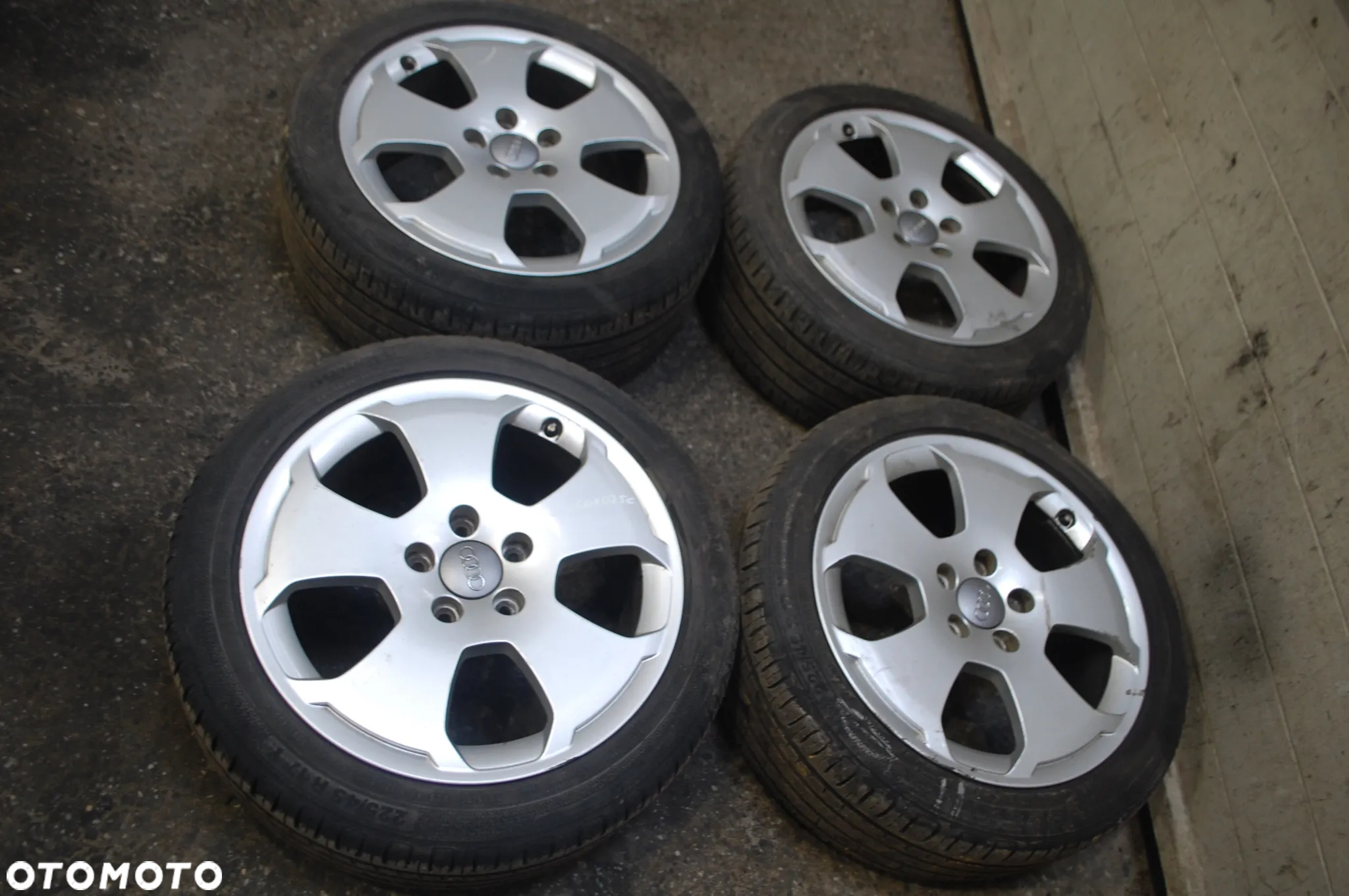 KOŁA FELGI ALUMINIOWE 8P0601025C ET56 7.5J 5X112 225/45R17 LATO AUDI A3 8P AUDI A4 - 2