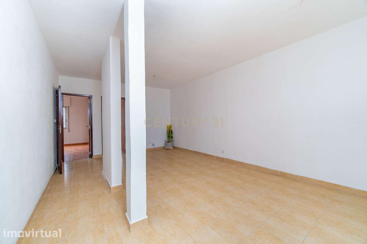 Apartamento T2 no 7.º andar com vista desafogada, marquise e despensa - Grande imagem: 5/28