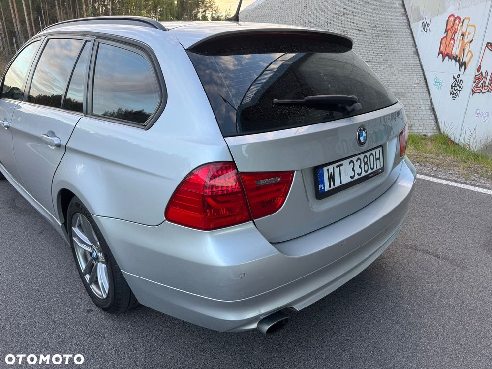BMW Seria 3 320d DPF Edition Exclusive - 17