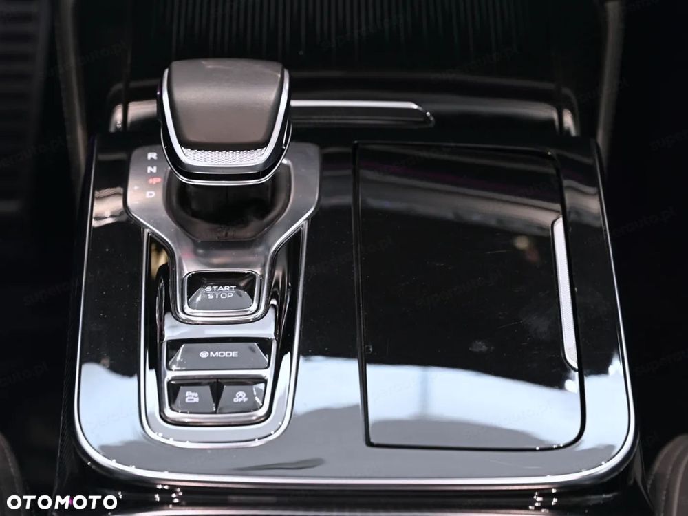 Hongqi H9 - 10