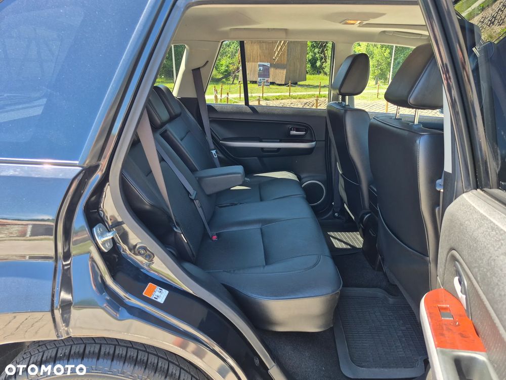 Suzuki Grand Vitara 2.0 De luxe - 21
