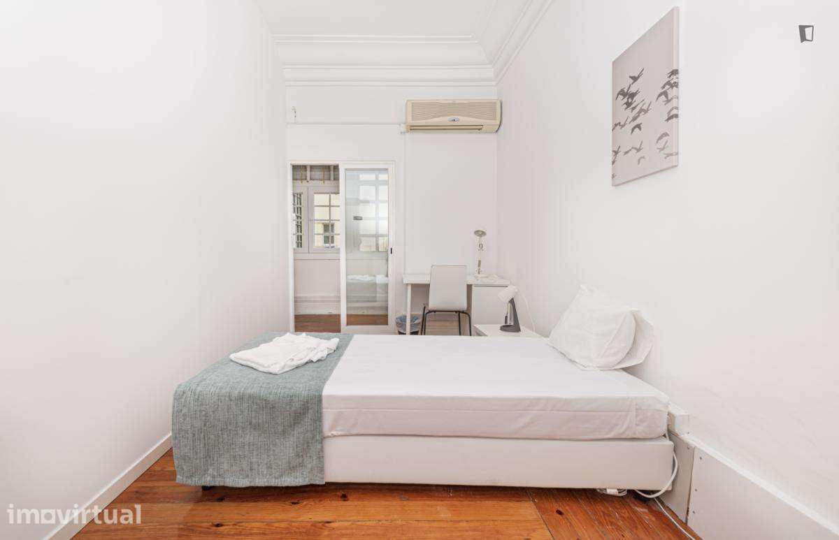 Quarto - localizado em Marquês de Pombal Lisbon - Grande imagem: 2/19