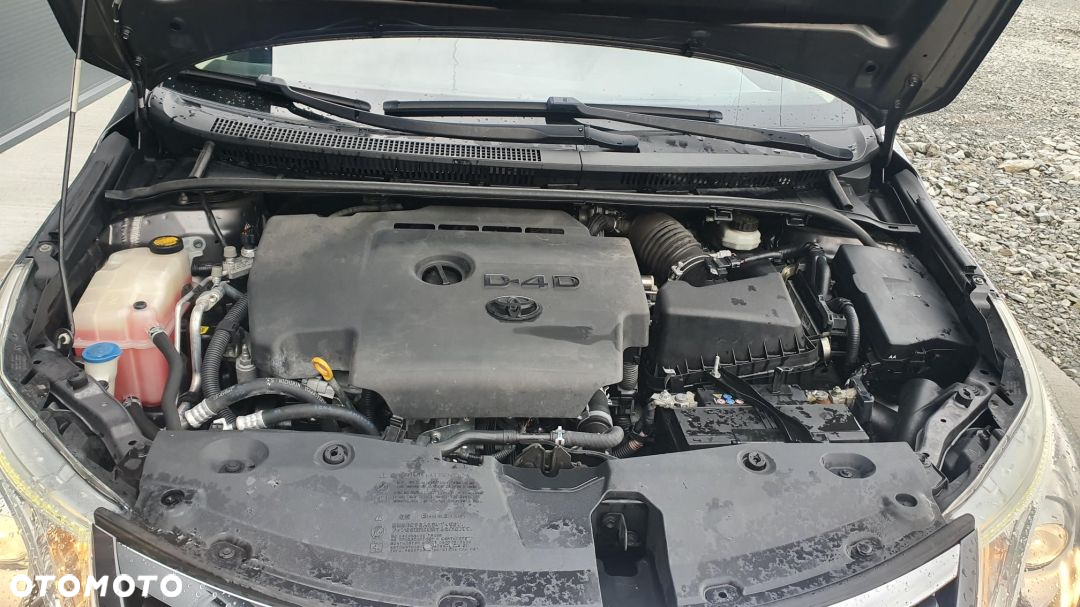 Toyota Avensis 2.0 D-4D Premium - 9
