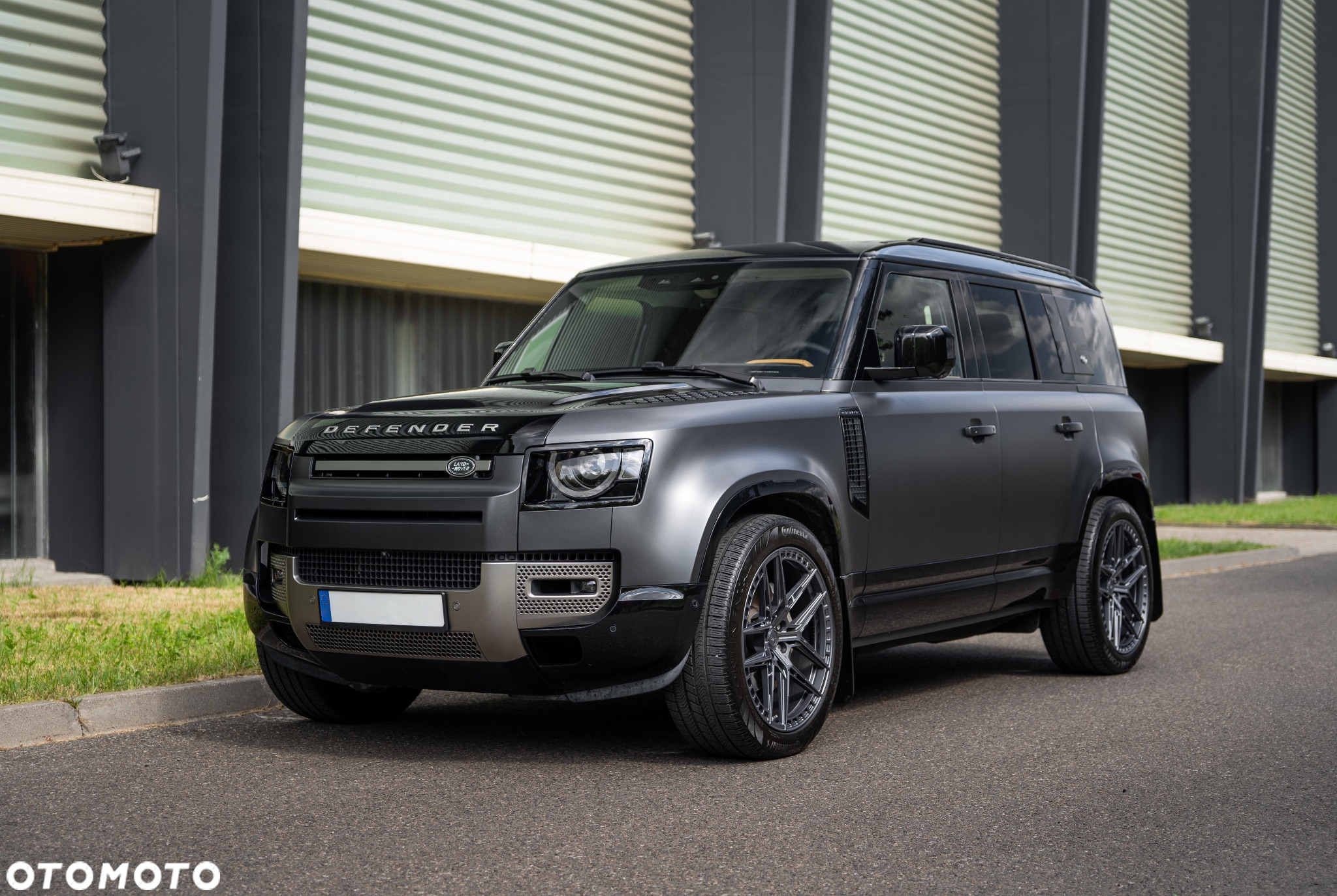 Land Rover Defender - 11