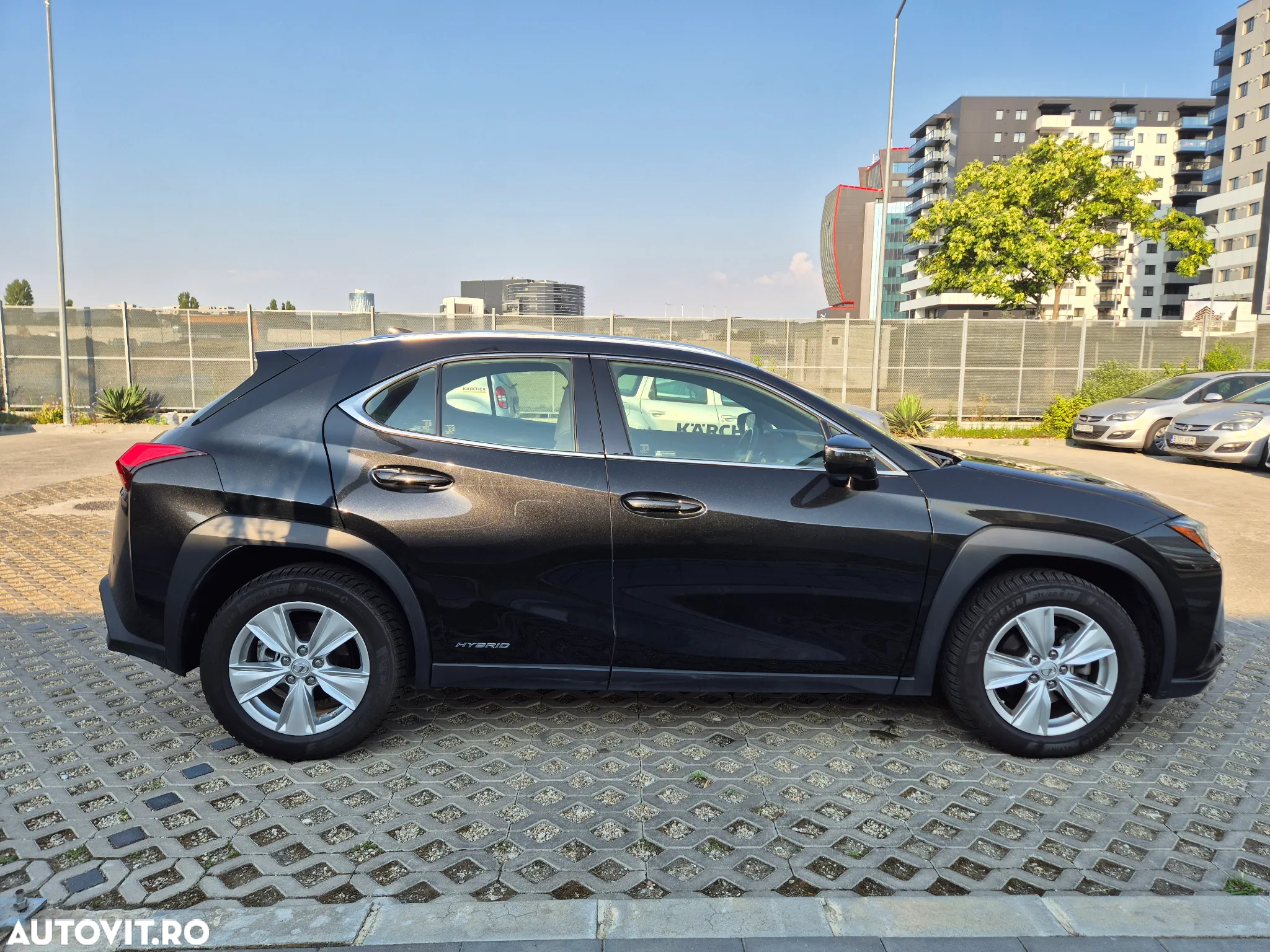 Lexus UX 250h Business Edition - 10