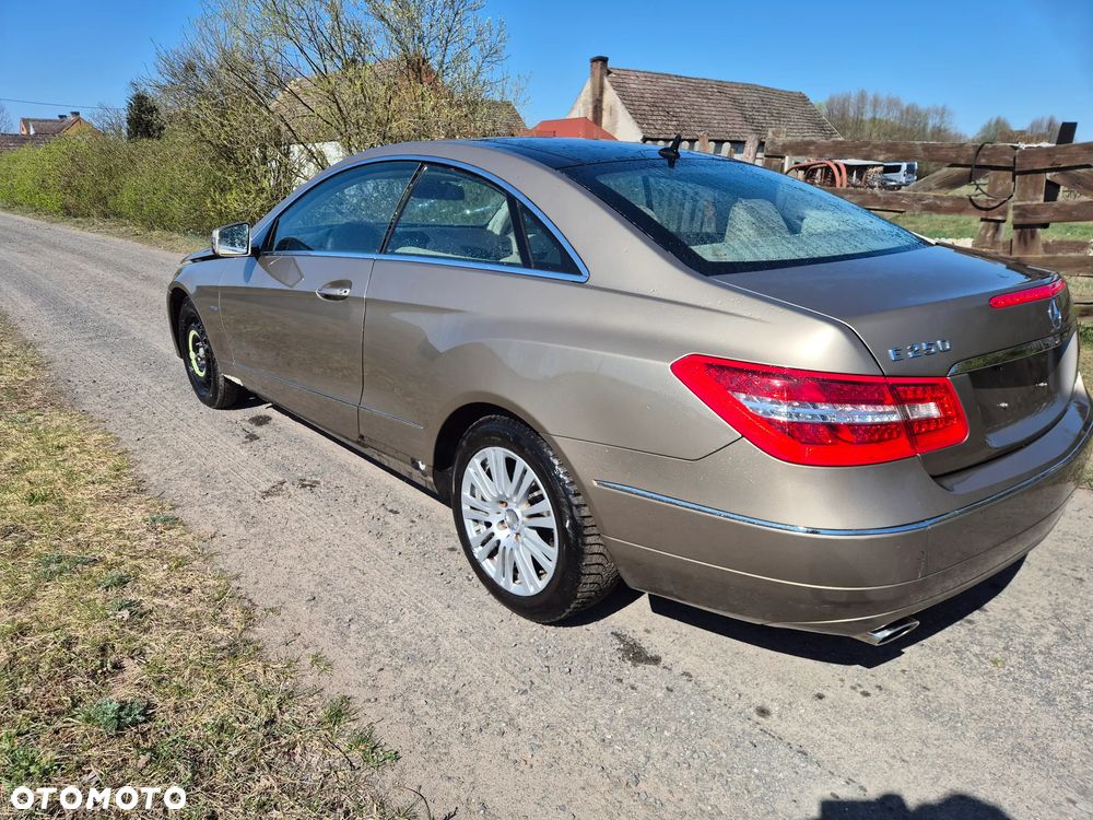 Mercedes-Benz Klasa E 250 CGI BlueEFFICIENCY Automatik Avantgarde - 4