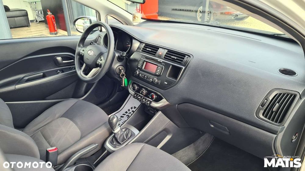 Kia Rio - 12