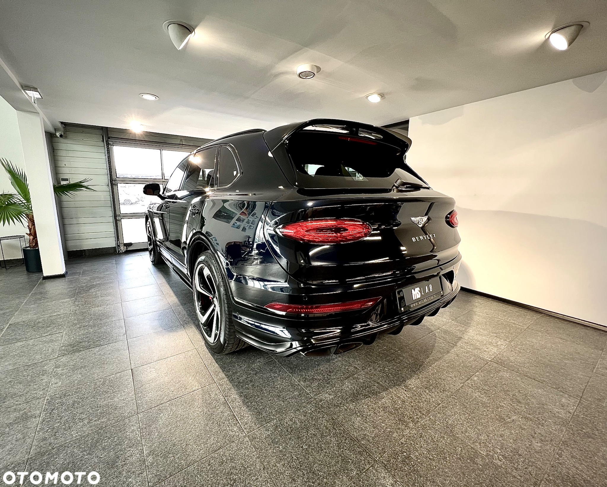 Bentley Bentayga - 4