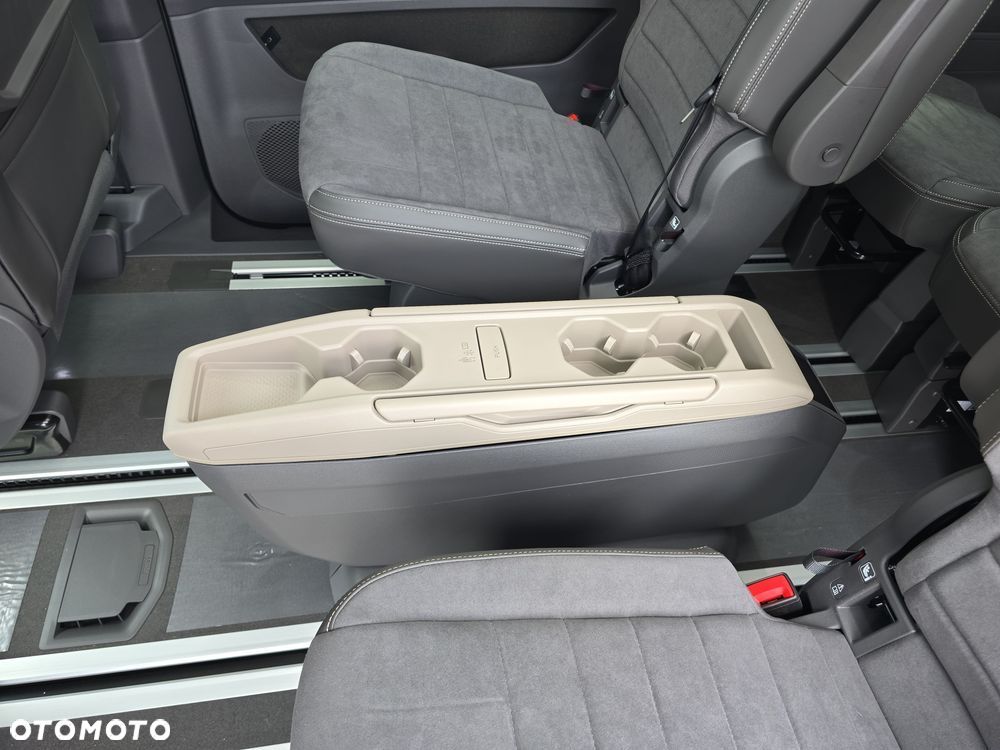 Volkswagen Multivan 2.0 TDI L2 Edition DSG - 25
