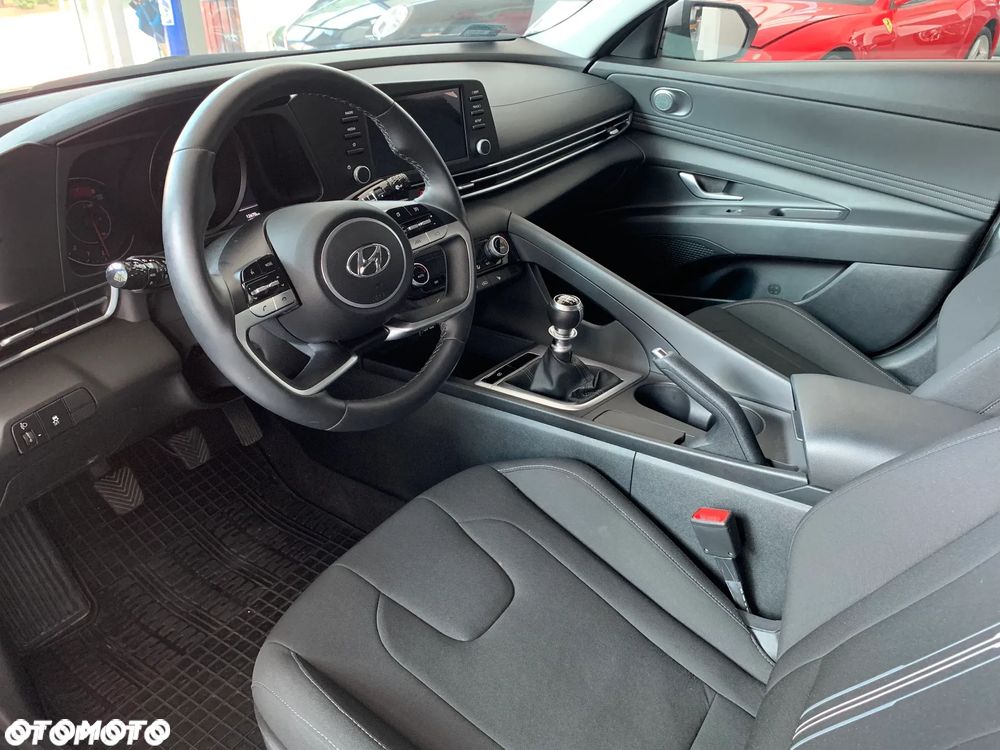 Hyundai Elantra 1.6 Smart - 14