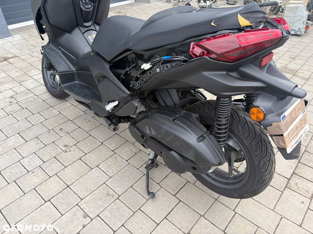 Yamaha X-max - 10