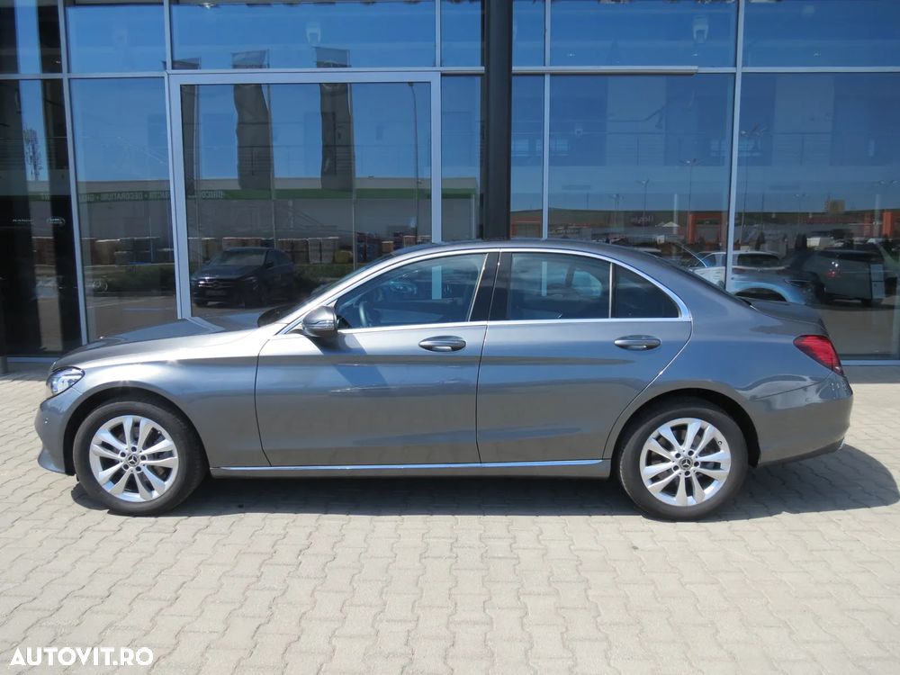 Mercedes-Benz C 220 d 4MATIC Aut - 2