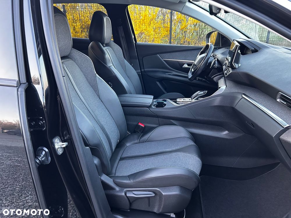 Peugeot 3008 225 e-EAT8 Allure Pack - 33