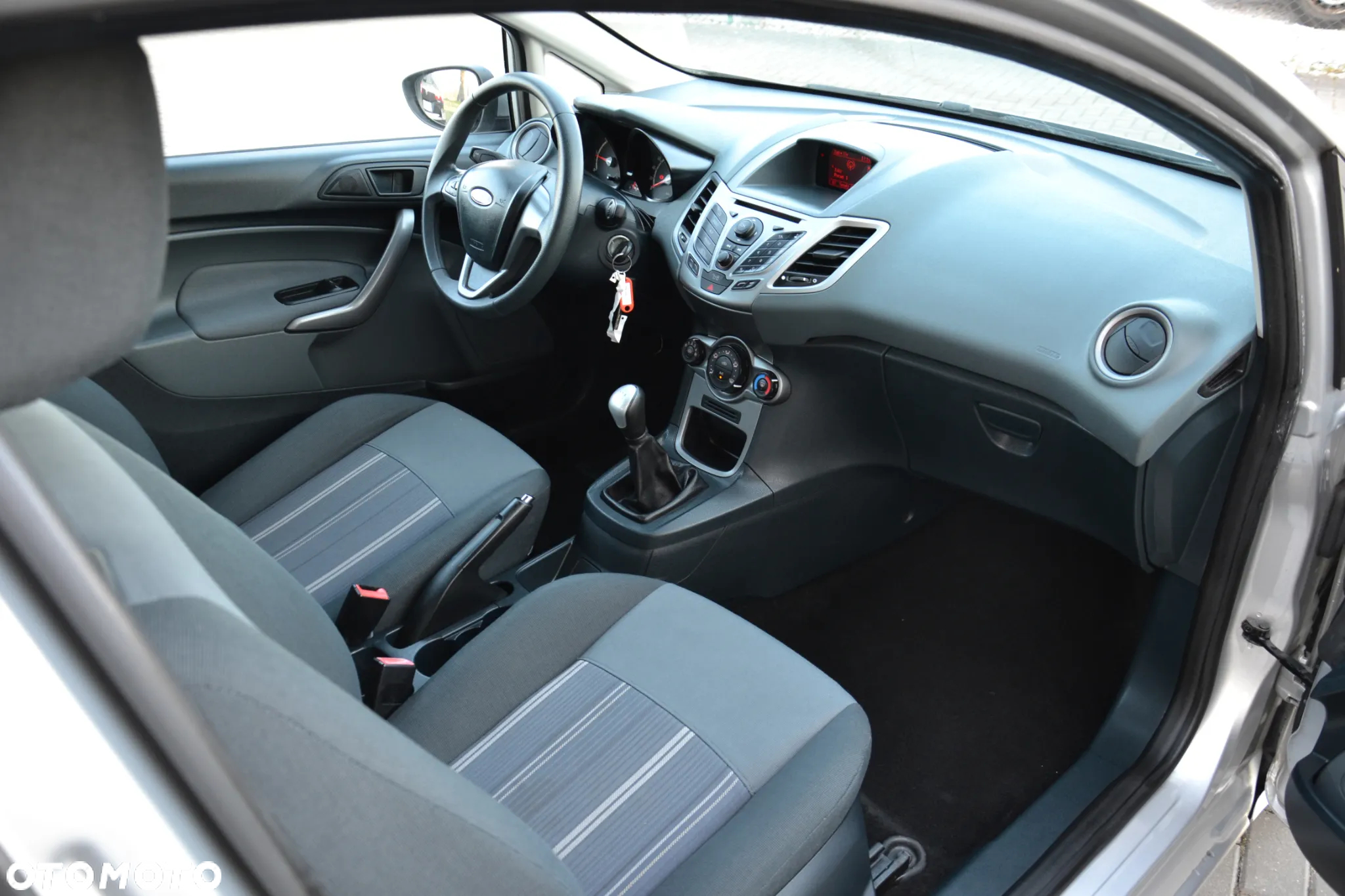 Ford Fiesta 1.6 TDCI Ambiente - 25