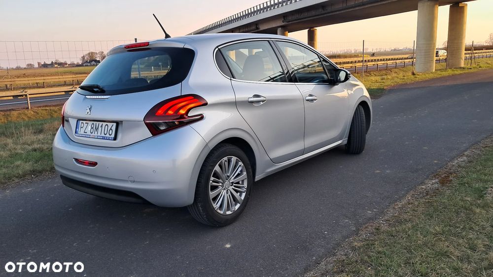 Peugeot 208 1.2 PureTech Allure - 5